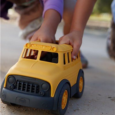 Speelgoedauto Schoolbus, duurzaam speelgoed, speelgoed van gerecycled plastic, schoolbus speelgoed, ecologisch speelgoed, verantwoord speelgoed, 